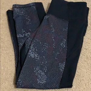 Under Armour 3/4 leggings, EUC.
